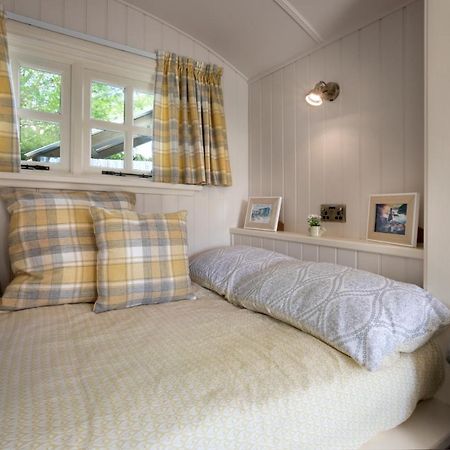 The Heron Shepherds Hut At Lyth Valley Brigsteer Eksteriør billede